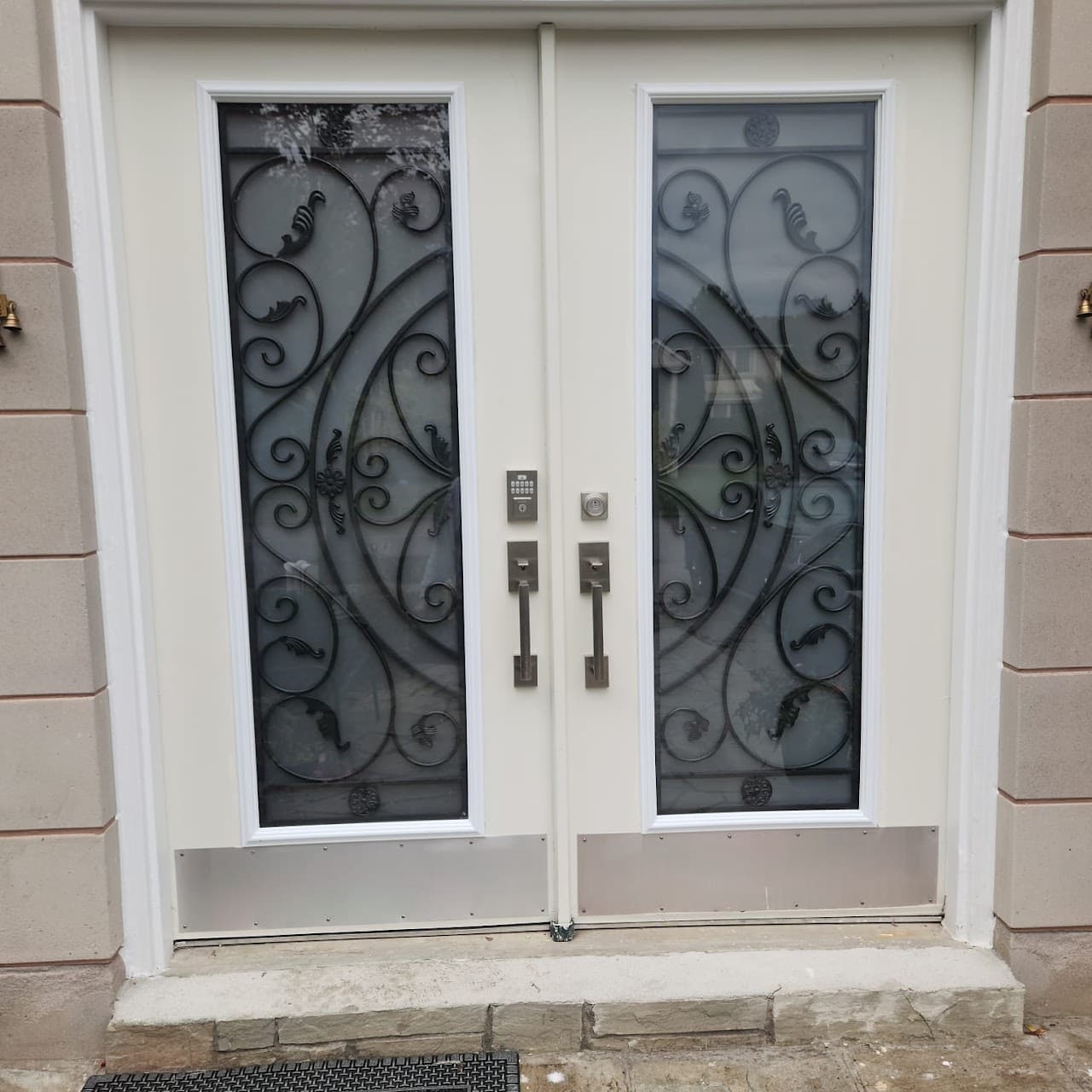 Double front doors with leaded art deco glass showing haziness and fogging between the panes - seal failure